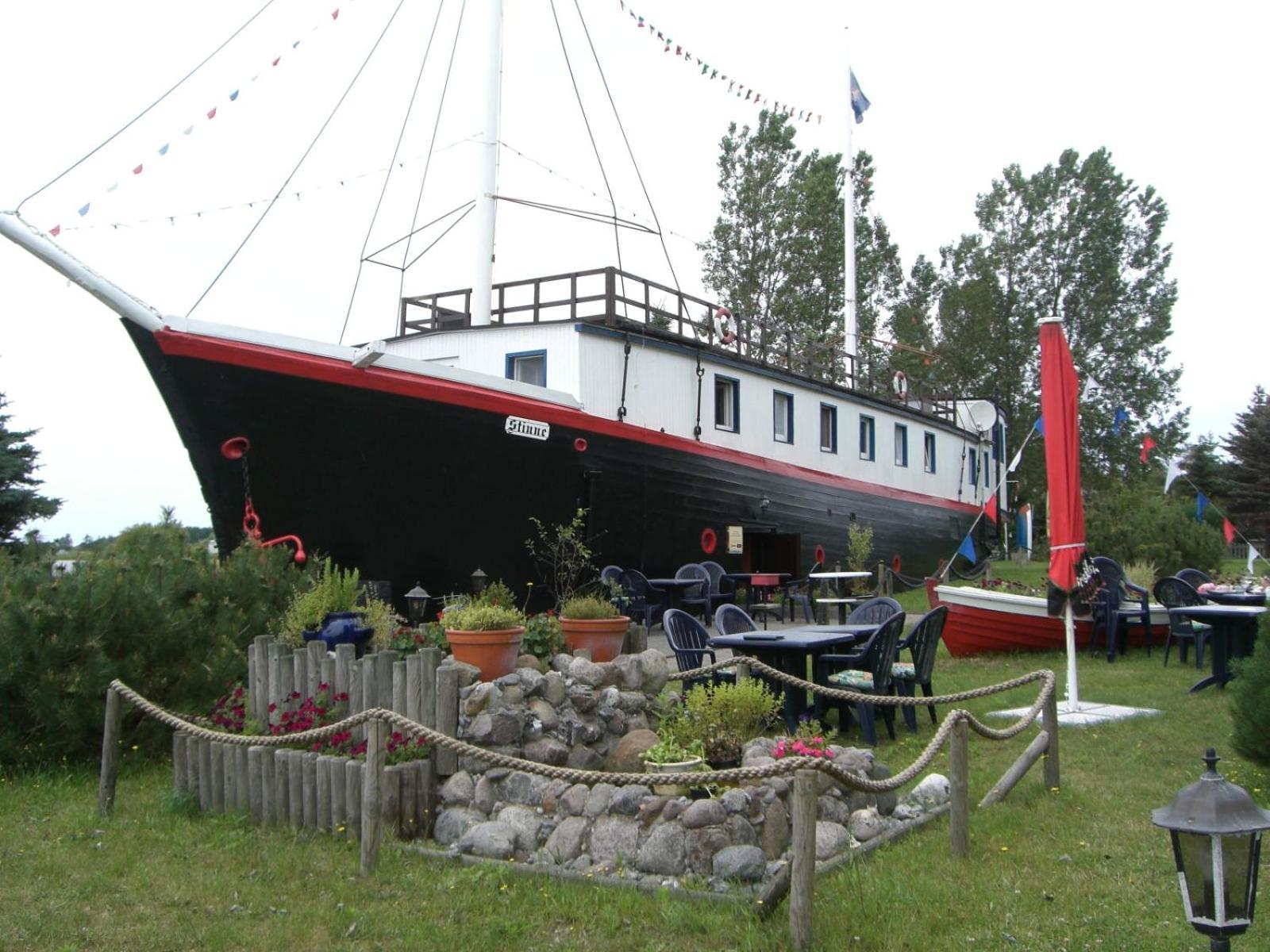 Hotelschiff Stinne Wustrow  Eksteriør billede